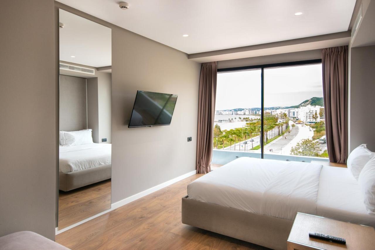 Yacht Hotel Vlorë Esterno foto