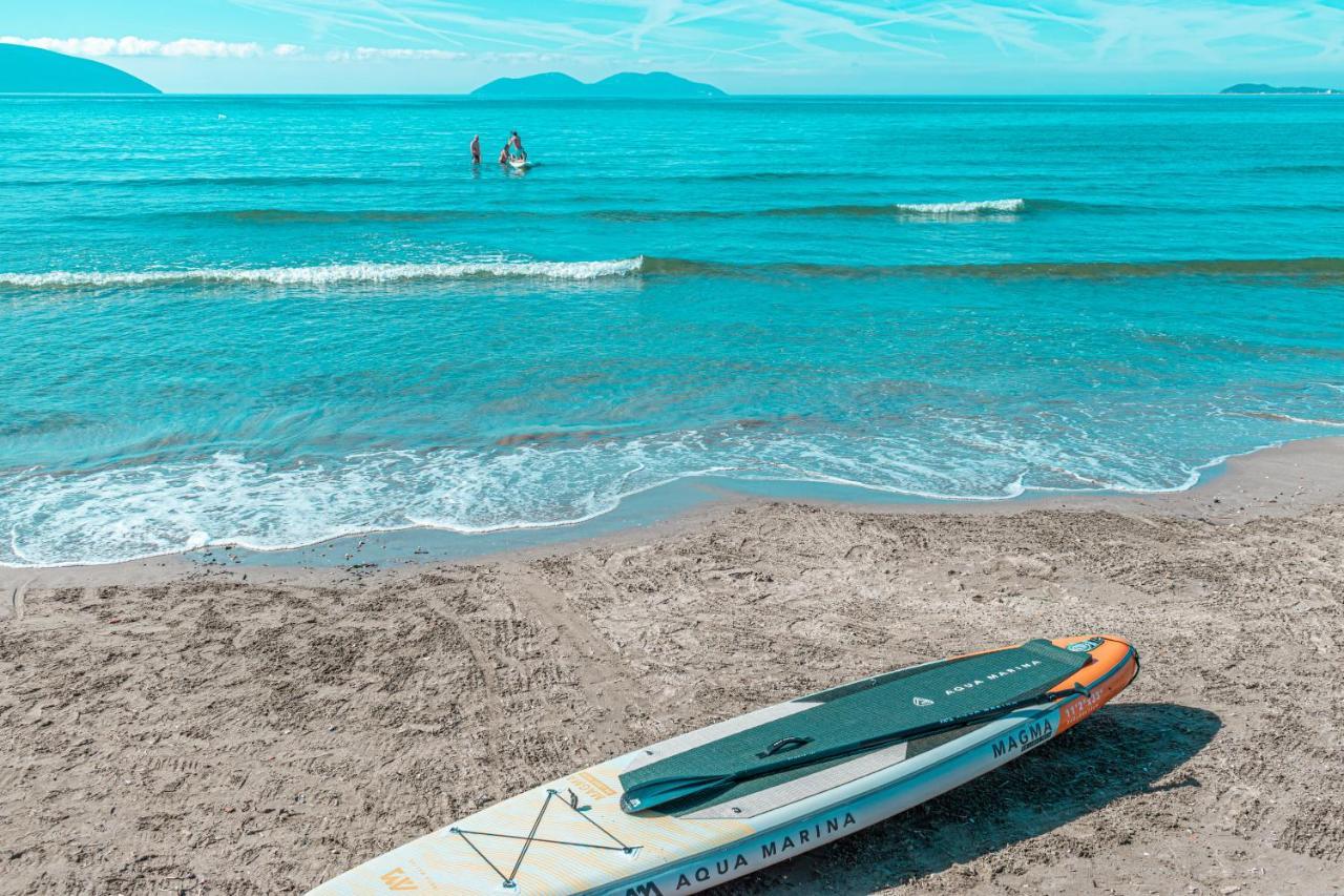 Yacht Hotel Vlorë Esterno foto