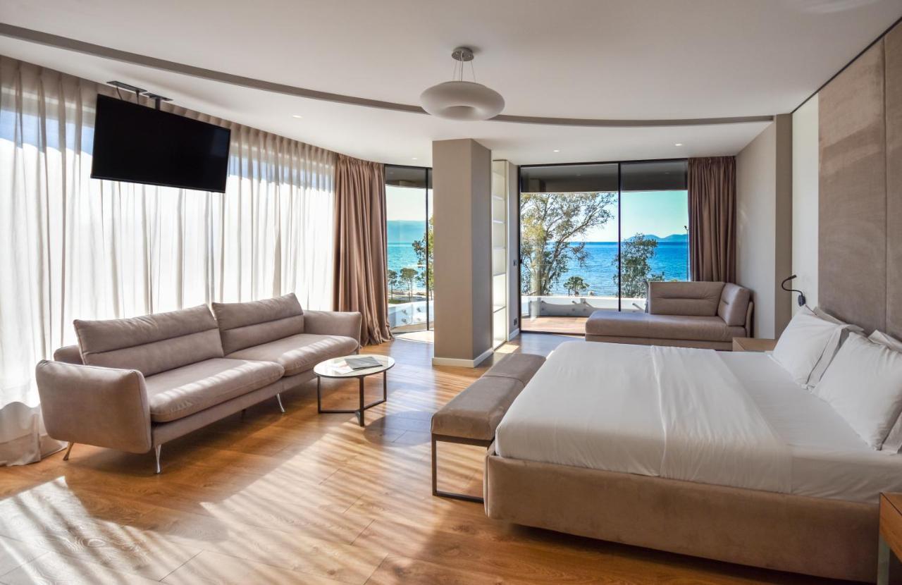 Yacht Hotel Vlorë Esterno foto