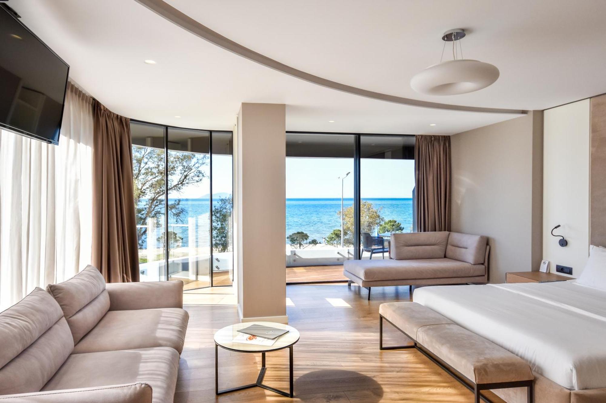 Yacht Hotel Vlorë Esterno foto