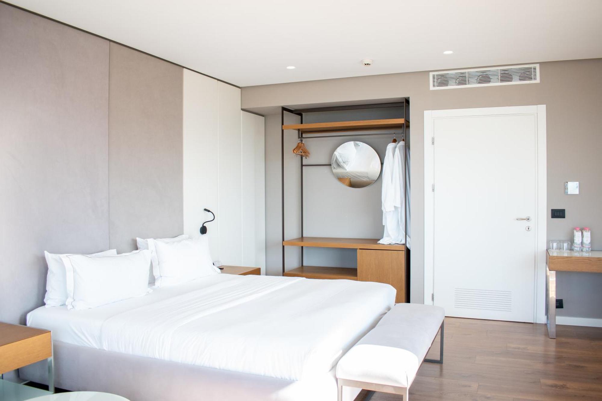 Yacht Hotel Vlorë Esterno foto