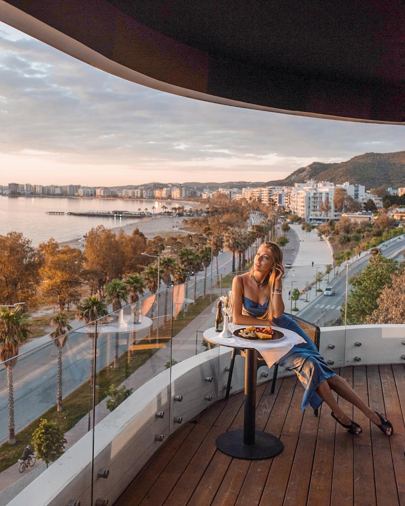 Yacht Hotel Vlorë Esterno foto