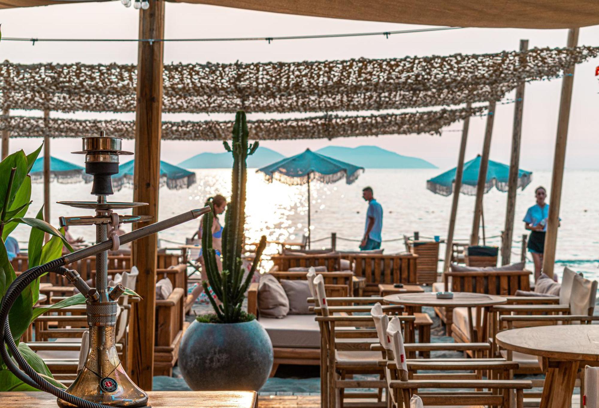 Yacht Hotel Vlorë Esterno foto