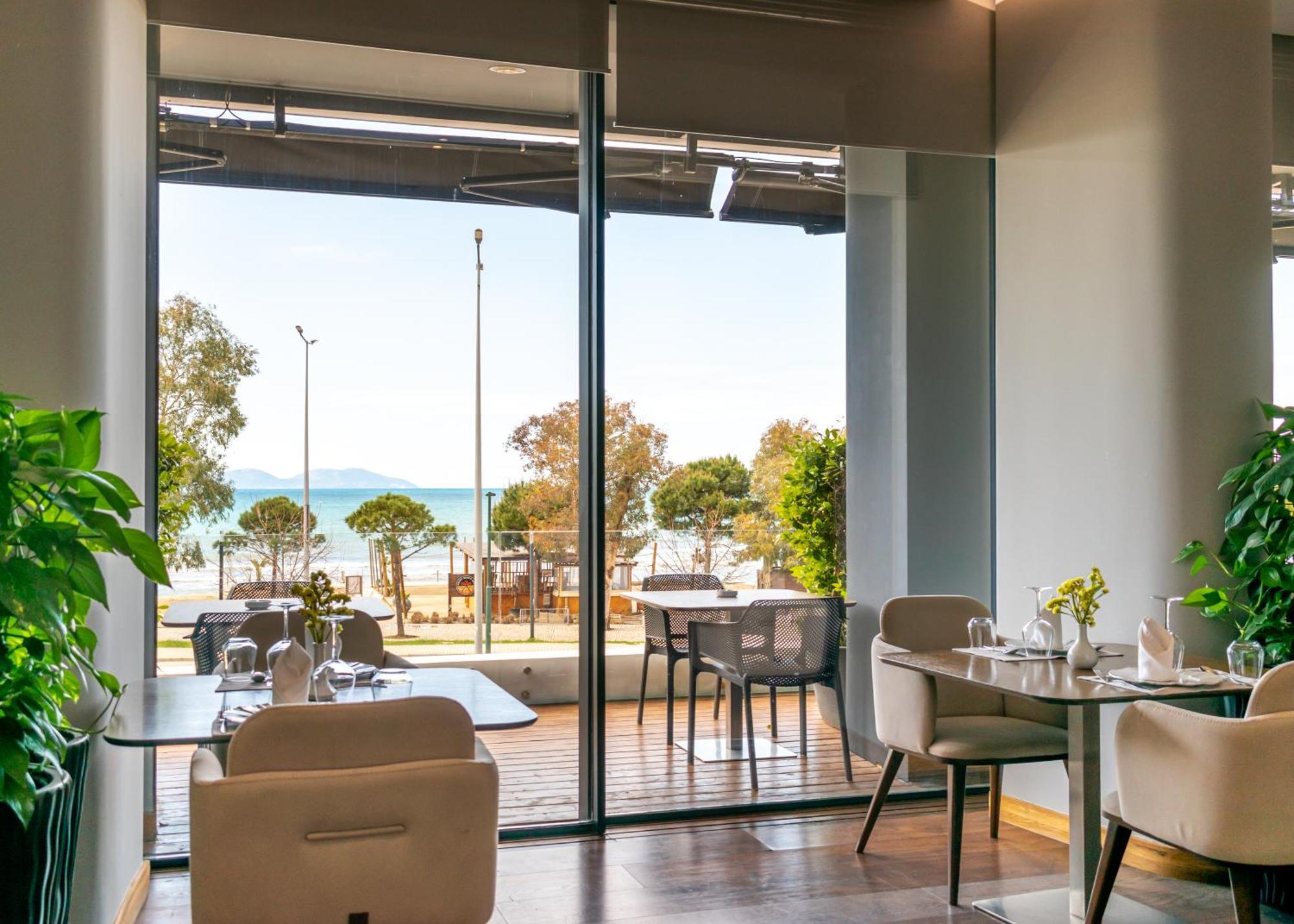 Yacht Hotel Vlorë Esterno foto