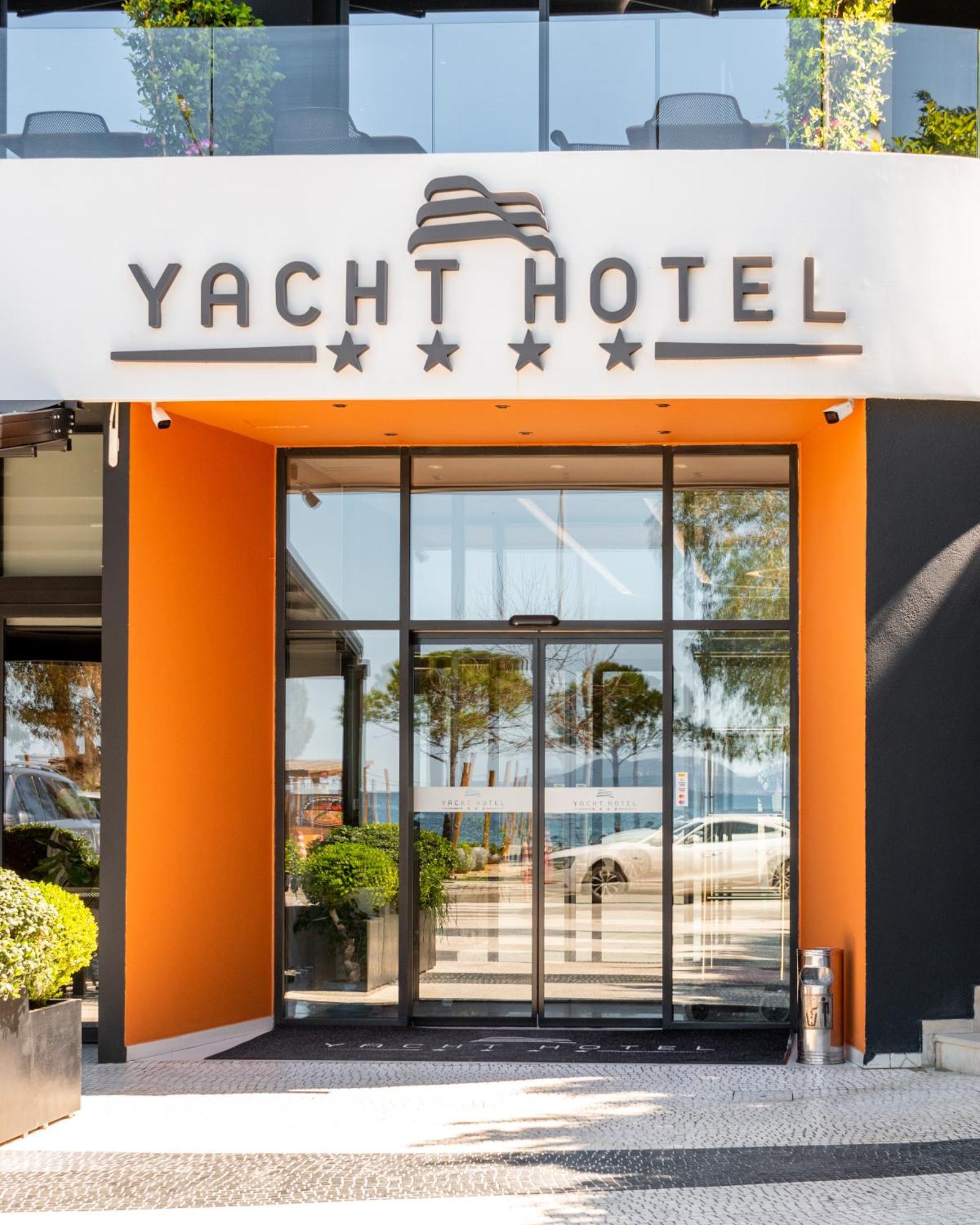 Yacht Hotel Vlorë Esterno foto