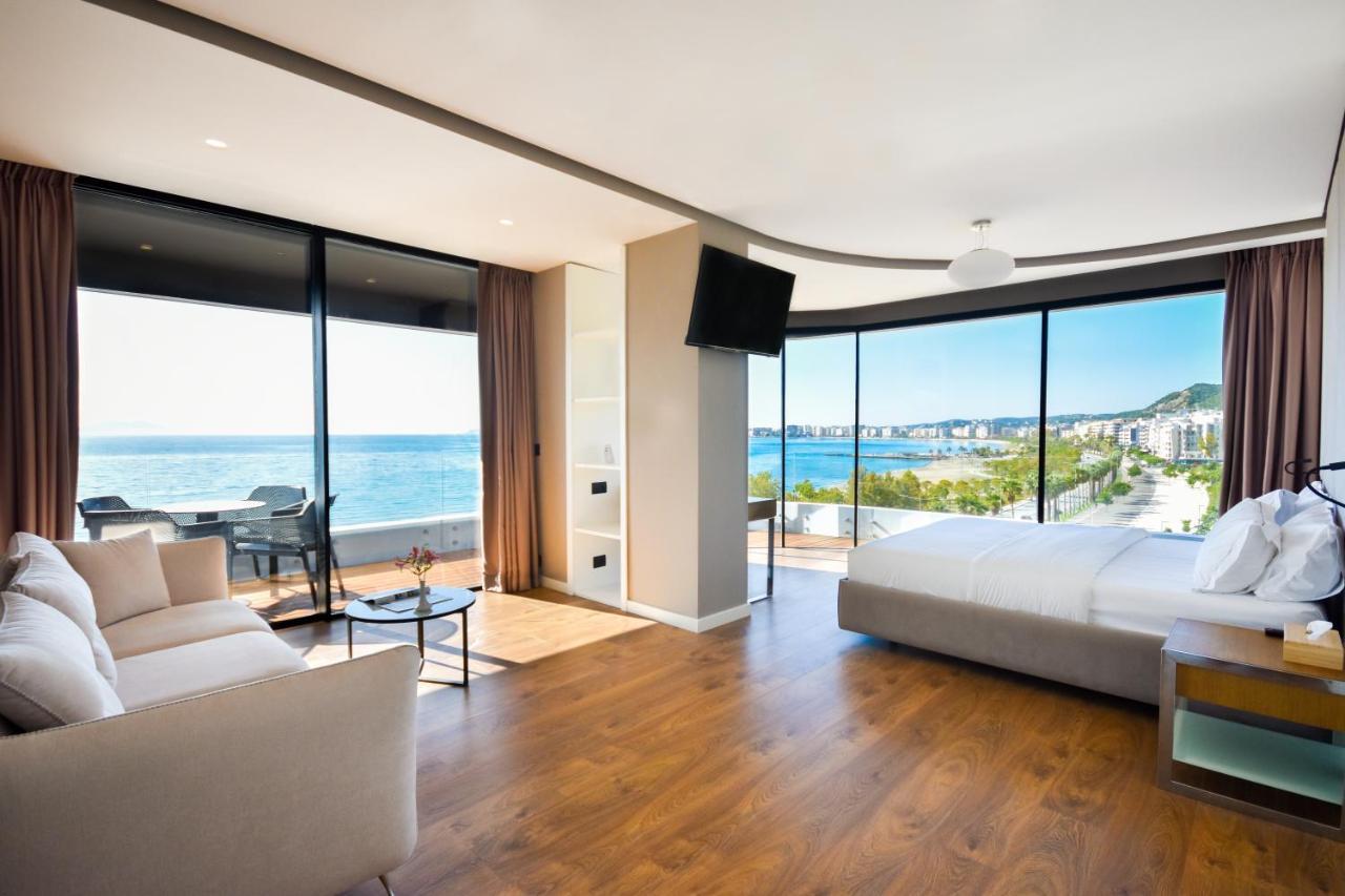 Yacht Hotel Vlorë Esterno foto